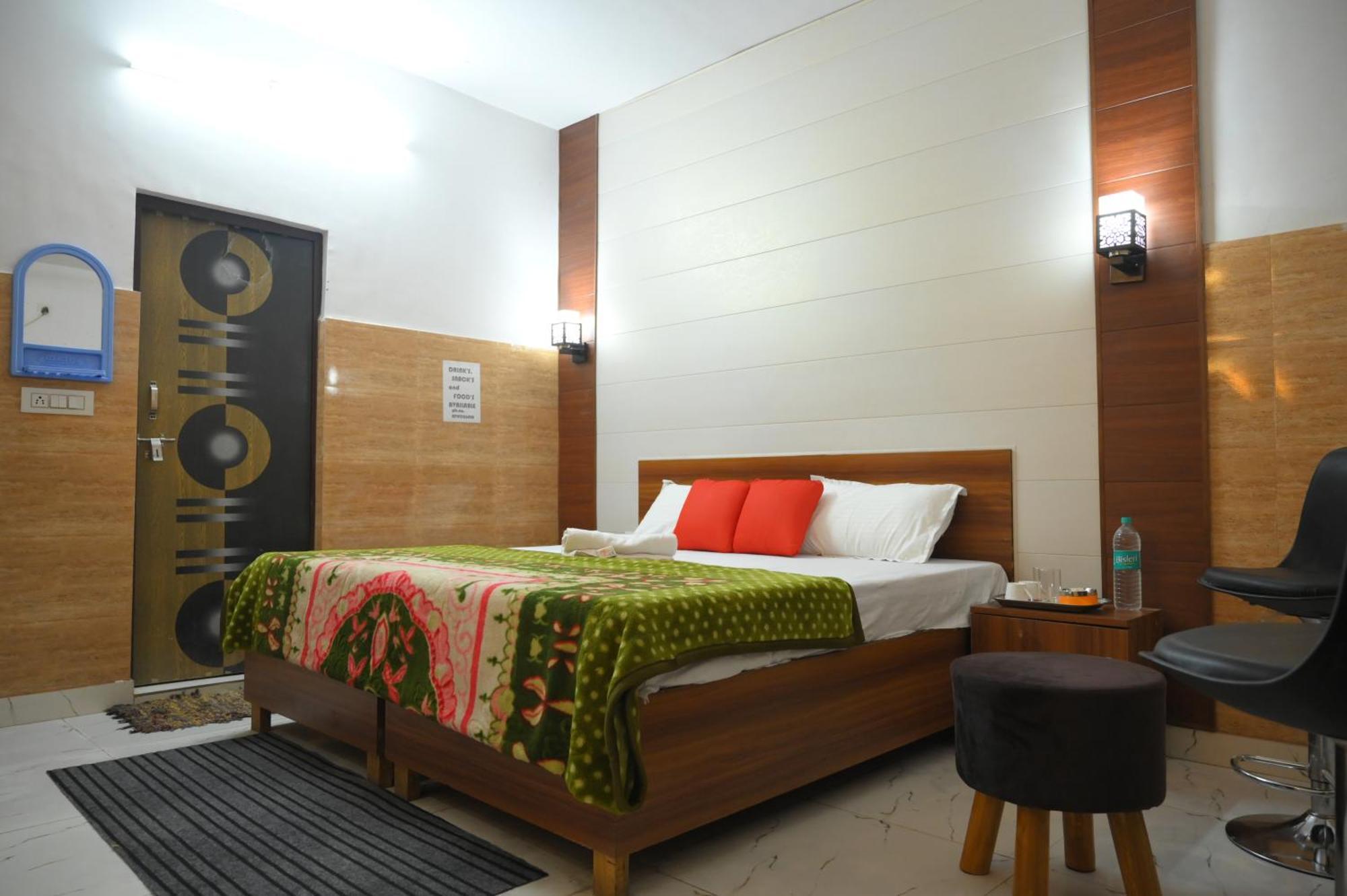 Hotel Starlight Мератх Экстерьер фото