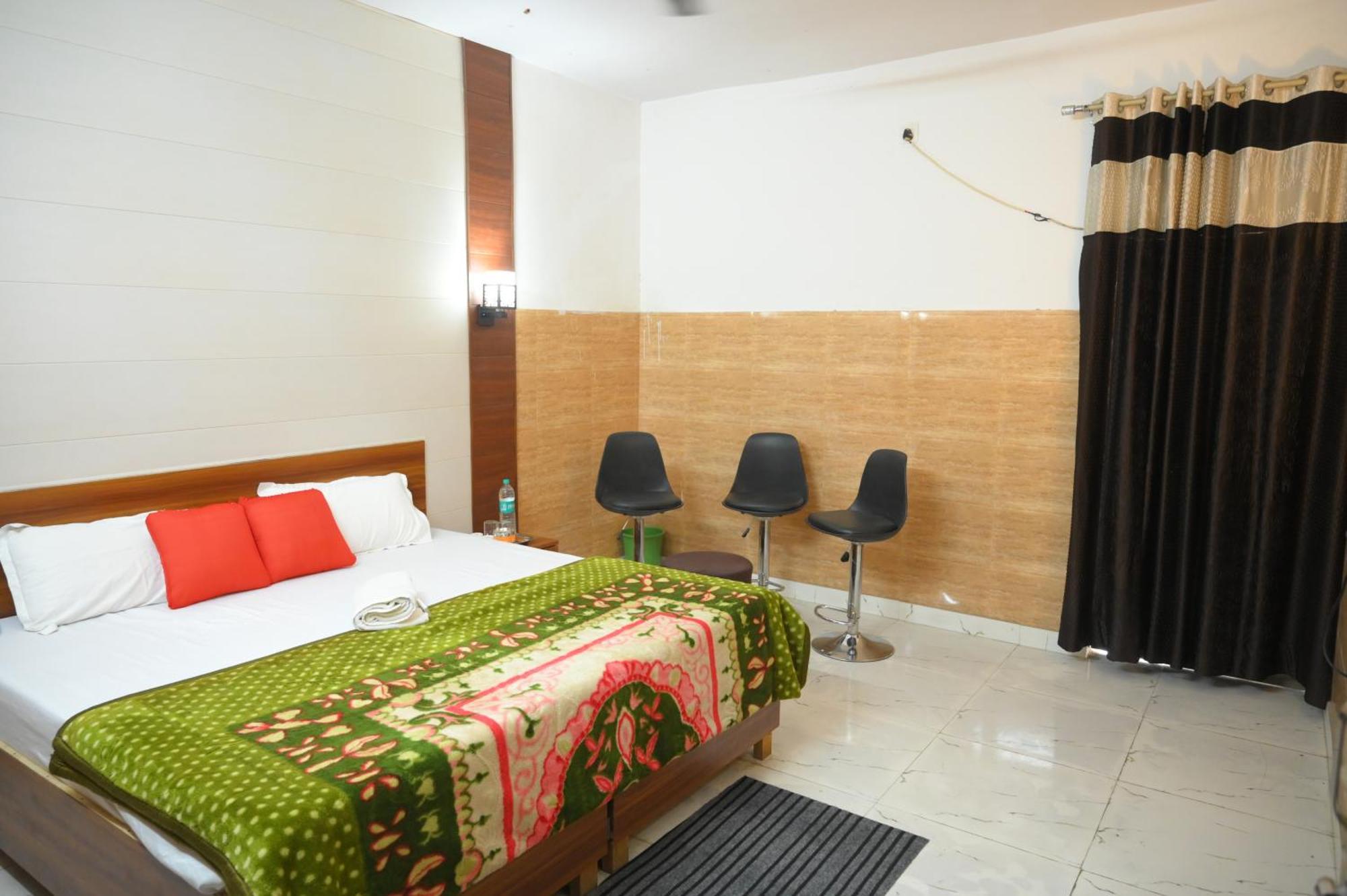Hotel Starlight Мератх Экстерьер фото
