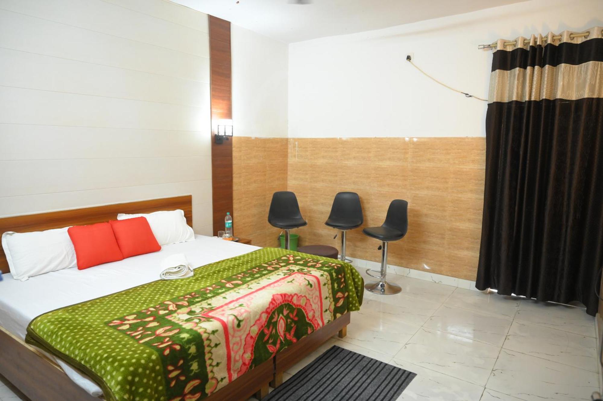 Hotel Starlight Мератх Экстерьер фото