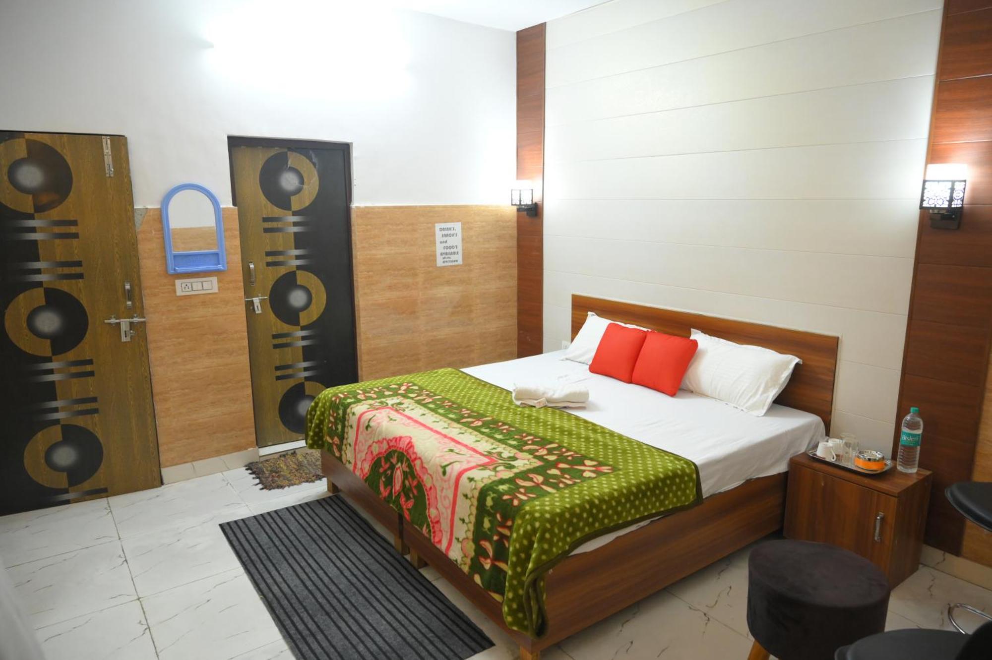 Hotel Starlight Мератх Экстерьер фото