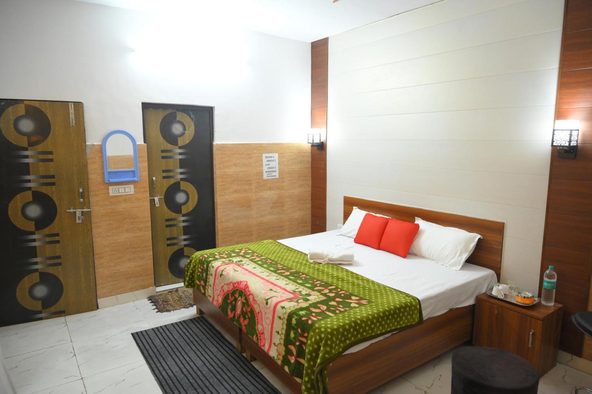 Hotel Starlight Мератх Экстерьер фото