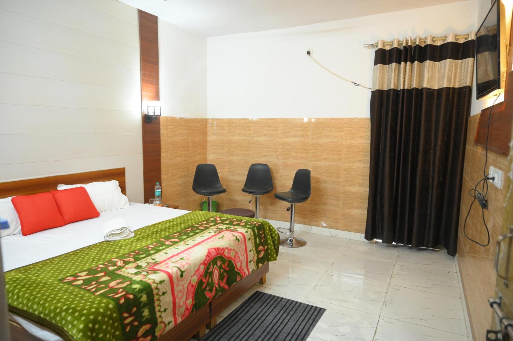 Hotel Starlight Мератх Экстерьер фото
